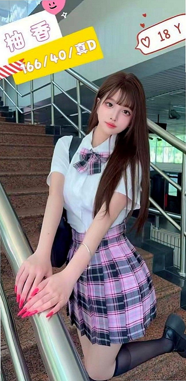 六龜按摩外送：雪蓮 |幼教老師|170cm|50kg|E罩杯|19歲|粉嫩小騷穴汁多滑潤，大肉棒抽插有力   樣貌: 淫眼幼齒粉嫩嫩, 眼神好誘惑