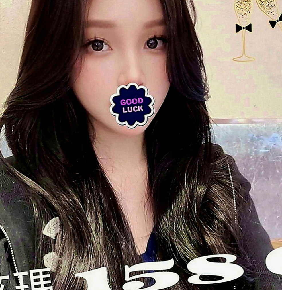 龜山外送茶：蝶舞 |漂亮的人妻|163cm|47kg|C罩杯|18歲|一彎腰倒奶對面男生根本hold不住  樣貌：五官精緻 電眼 笑容大方艷麗